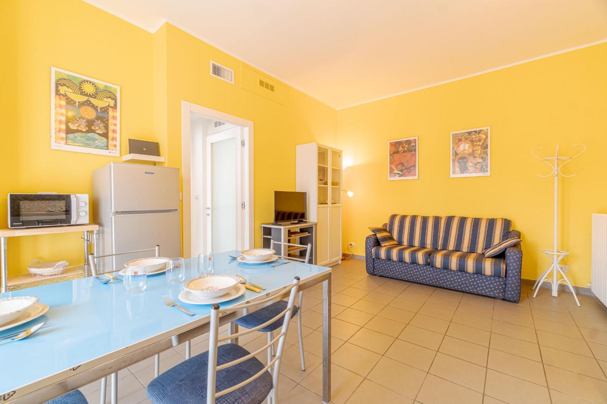 Comentina Railway Functional Flat Apartment *