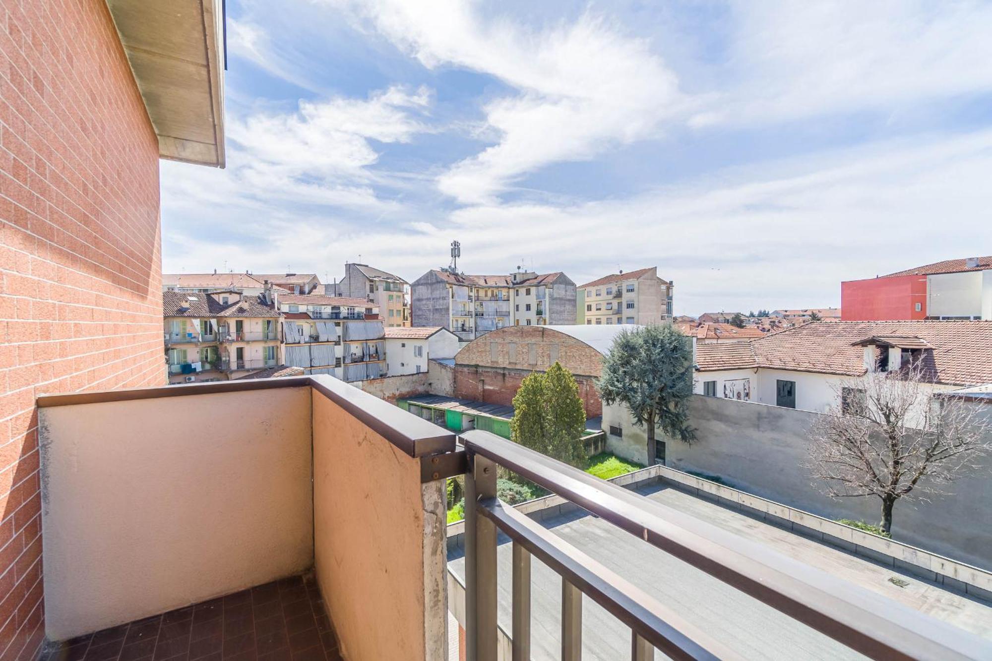 Apartment Comentina Railway Functional Flat